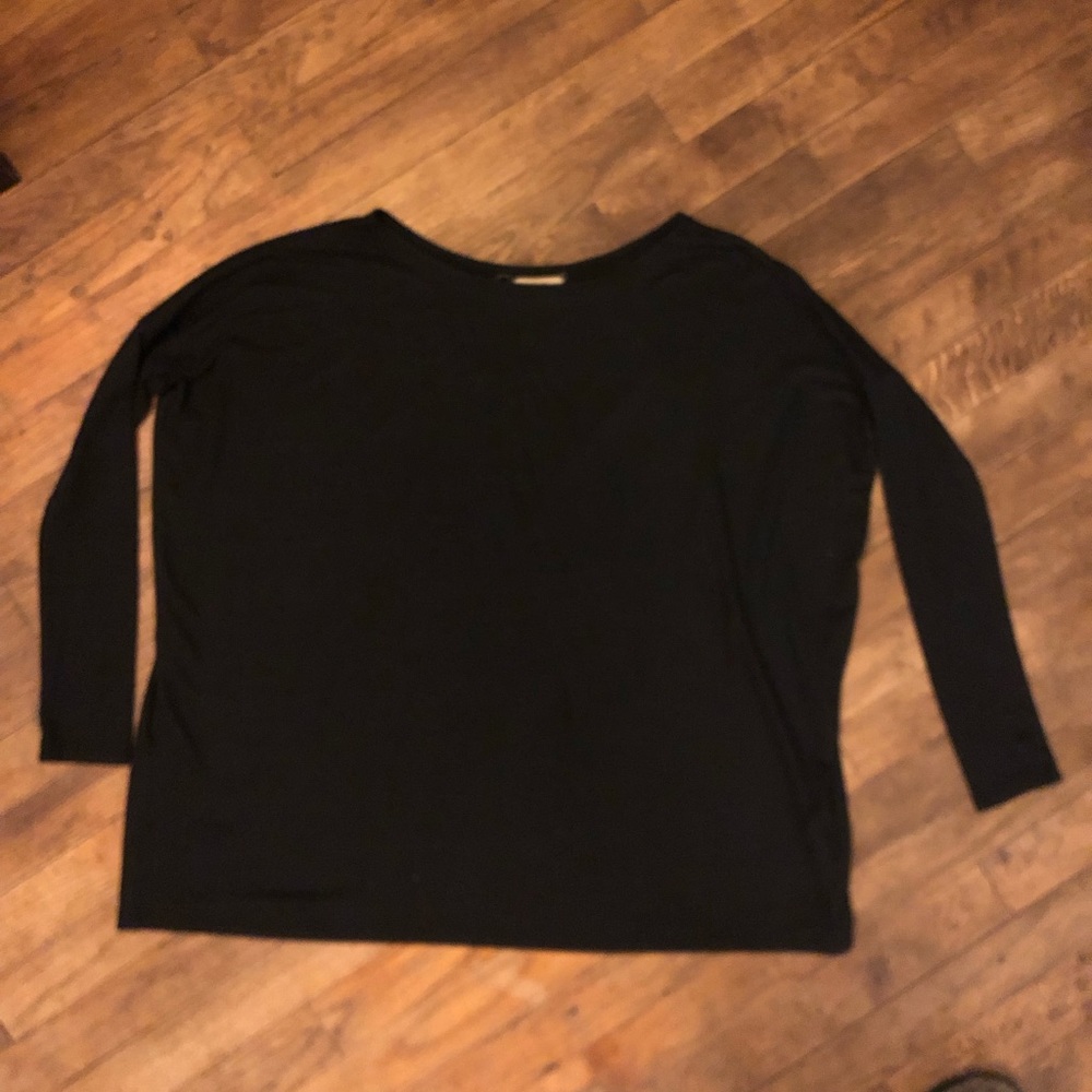 Black simmering Piko top size small